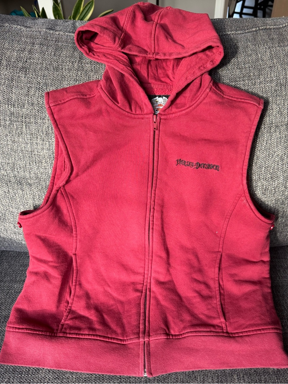 Y2K Harley-Davidson Crimson Red Sleeveless Hoodie Vest With Embroidered Logo